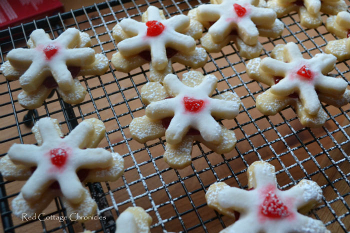 snowflake raspberry cookies