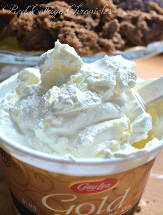 A delicious dip starts with the very best sour cream. Gay Lea Gold!