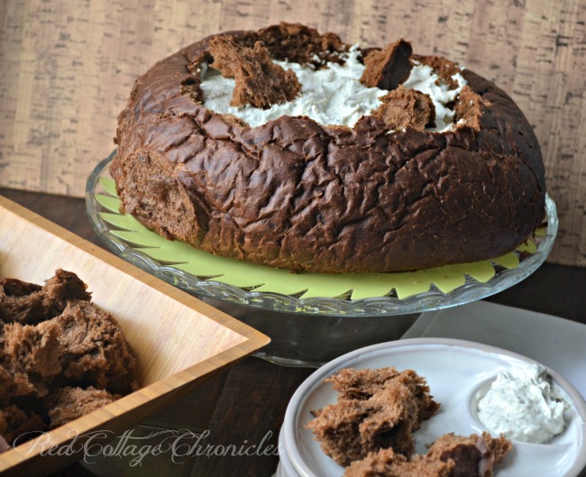 Sour Cream Pumpernickel Bread Dip