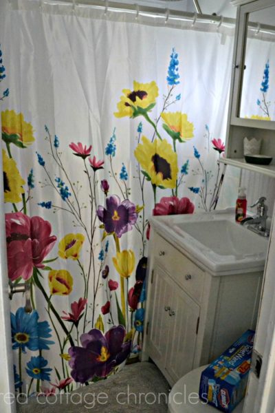 small bathroom decor