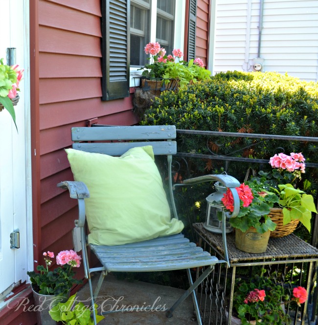 A small porch doesn't mean you have to skimp on style