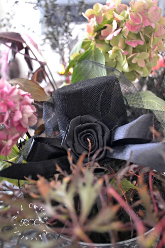 Elegantly Eerie Halloween tablescape