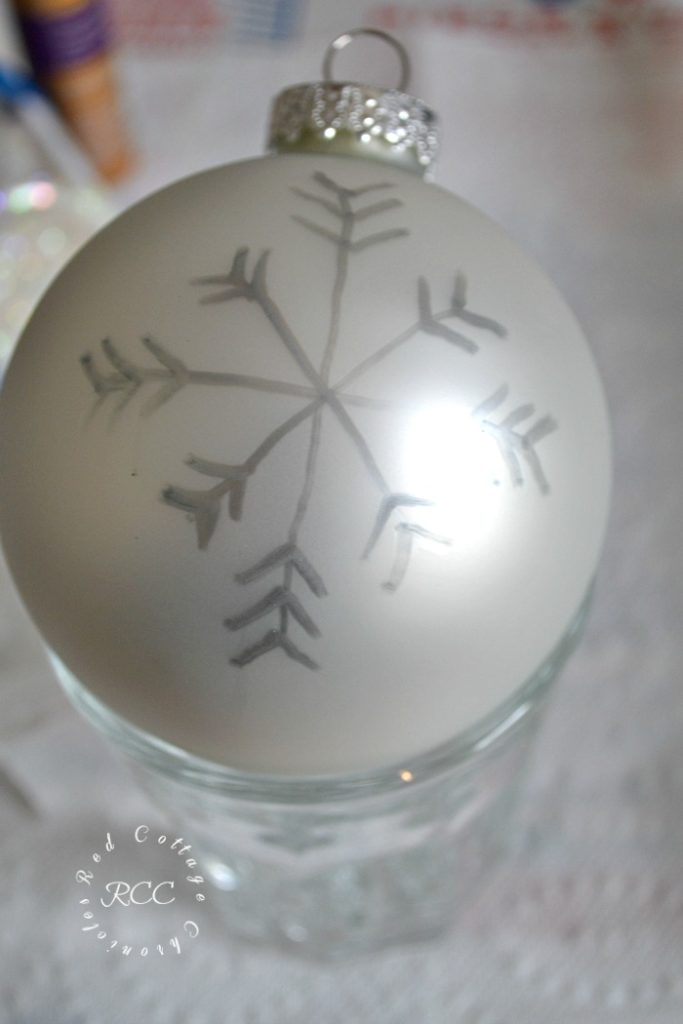 DIY sparkly snowflake ornament tutrial