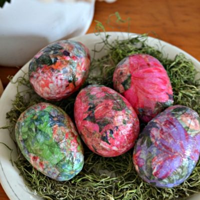 Decorating Plastic Easter eggs with Mod Podge and Napkins