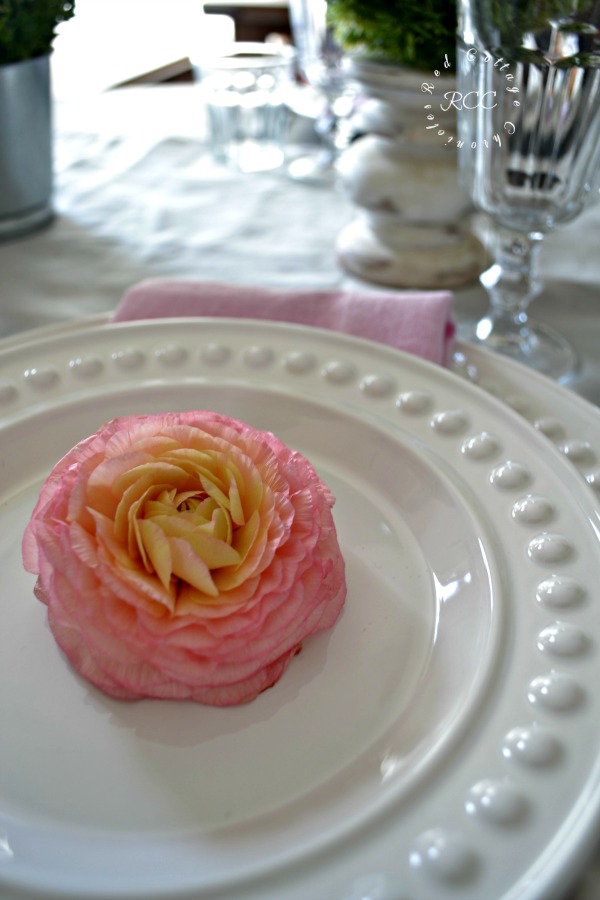 easy spring table decor