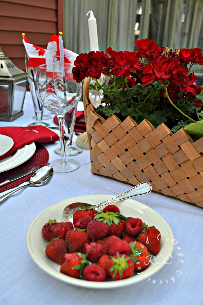 Red, White (& Blue) Tablescape Blog Hop