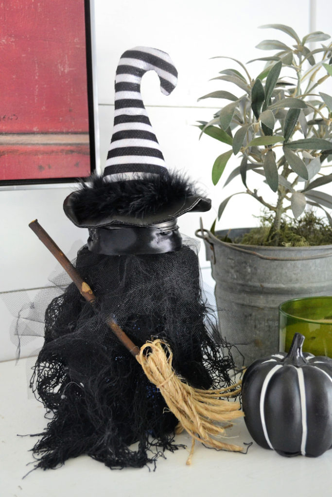 Mason Jar Crafts - Halloween Witch