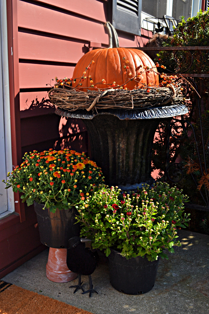 Easy Autumn Porch Decor & Easy Two Step Wreath