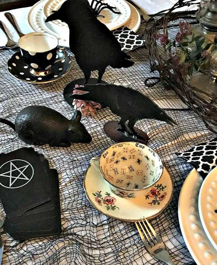 Creepy Halloween Tablescape Ideas