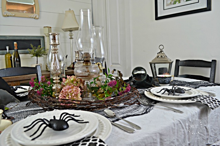 Creepy Halloween Tablescape Ideas