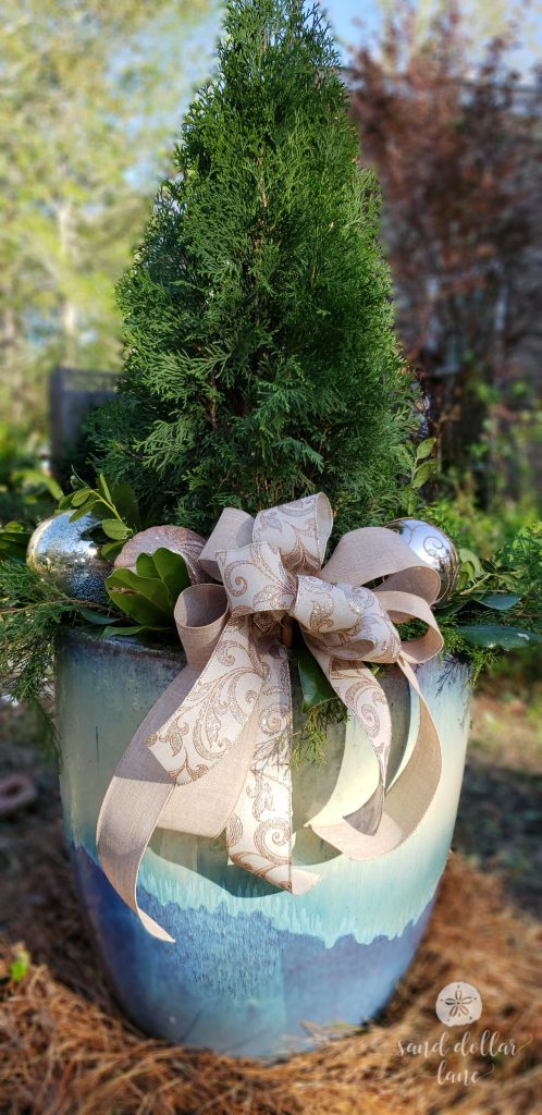 5 easy and inexpensive outdoor christmas decor ideas