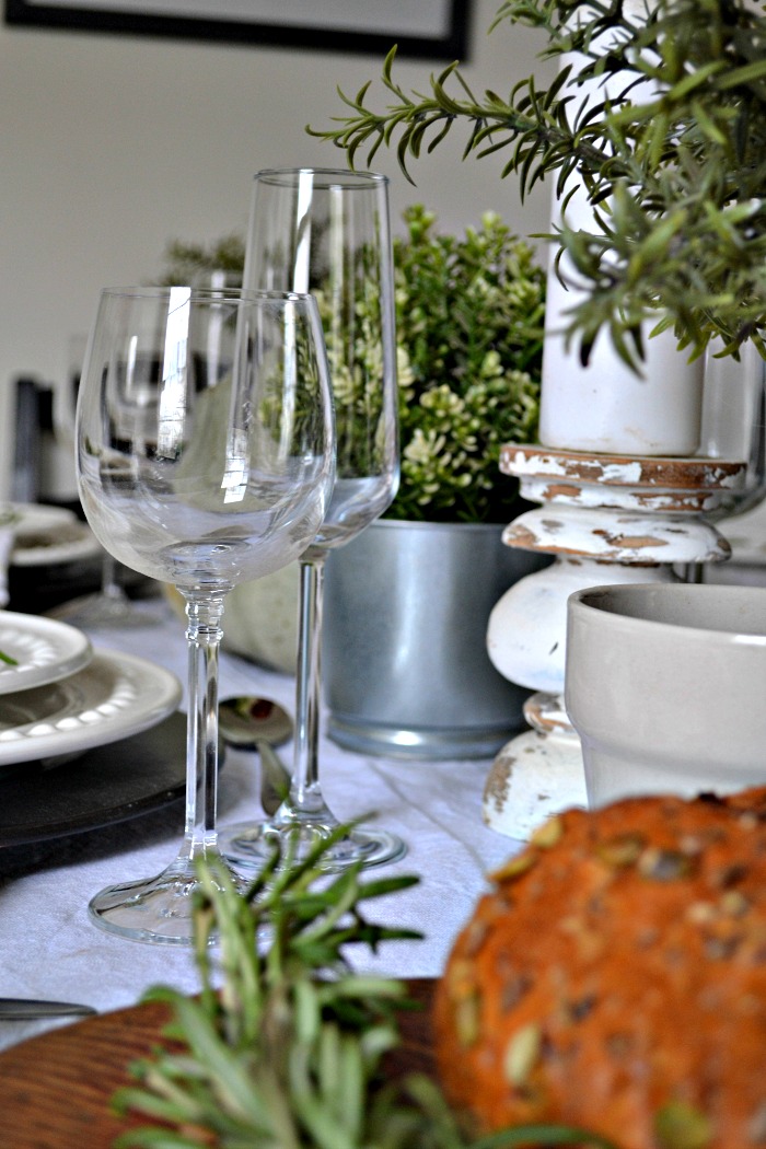 Simple Thanksgiving Tablescape