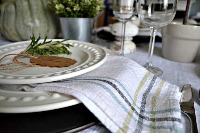 Simple Thanksgiving Tablescape