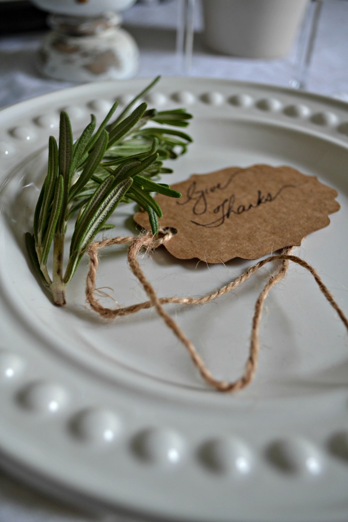 Simple Thanksgiving Tablescape