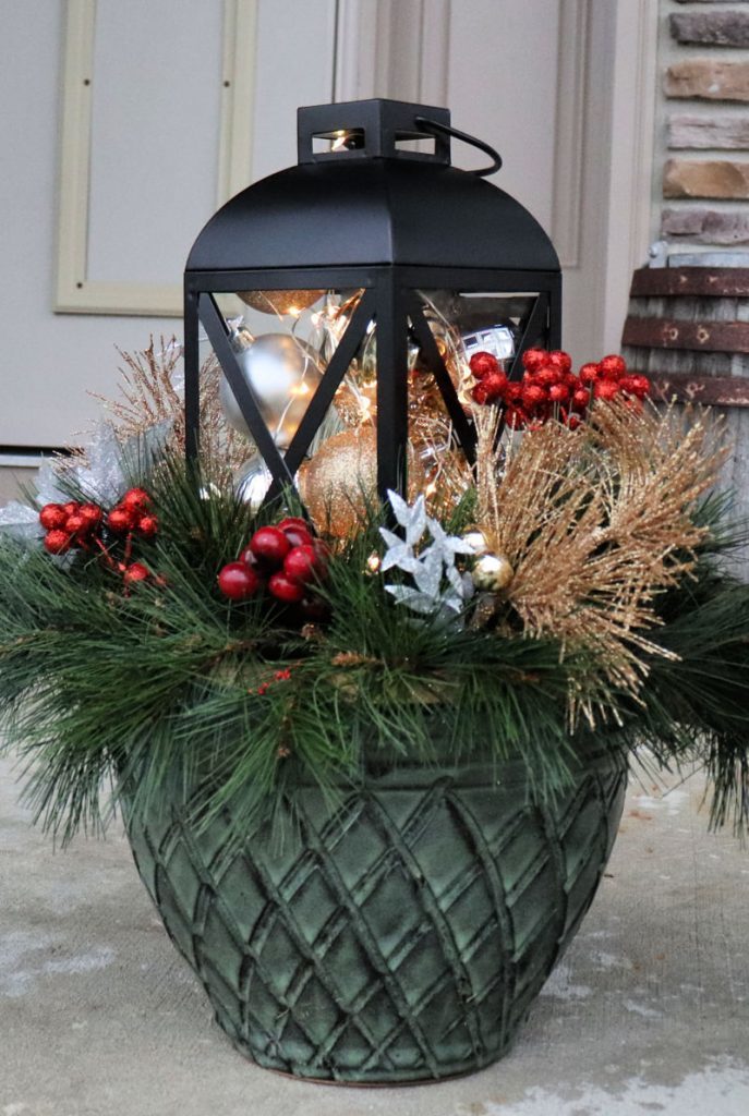 5 easy outdoor christmas decor ideas