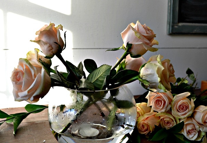 how to arrange roses in a rose bowl