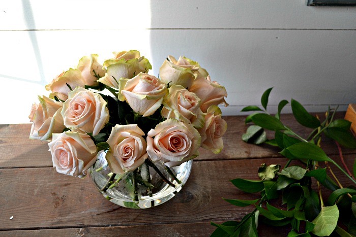 how to arrange roses