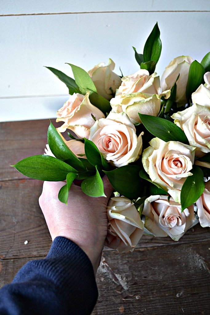 How to arrange roses like a pro