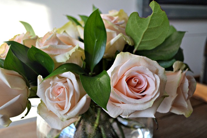 How to arrange roses