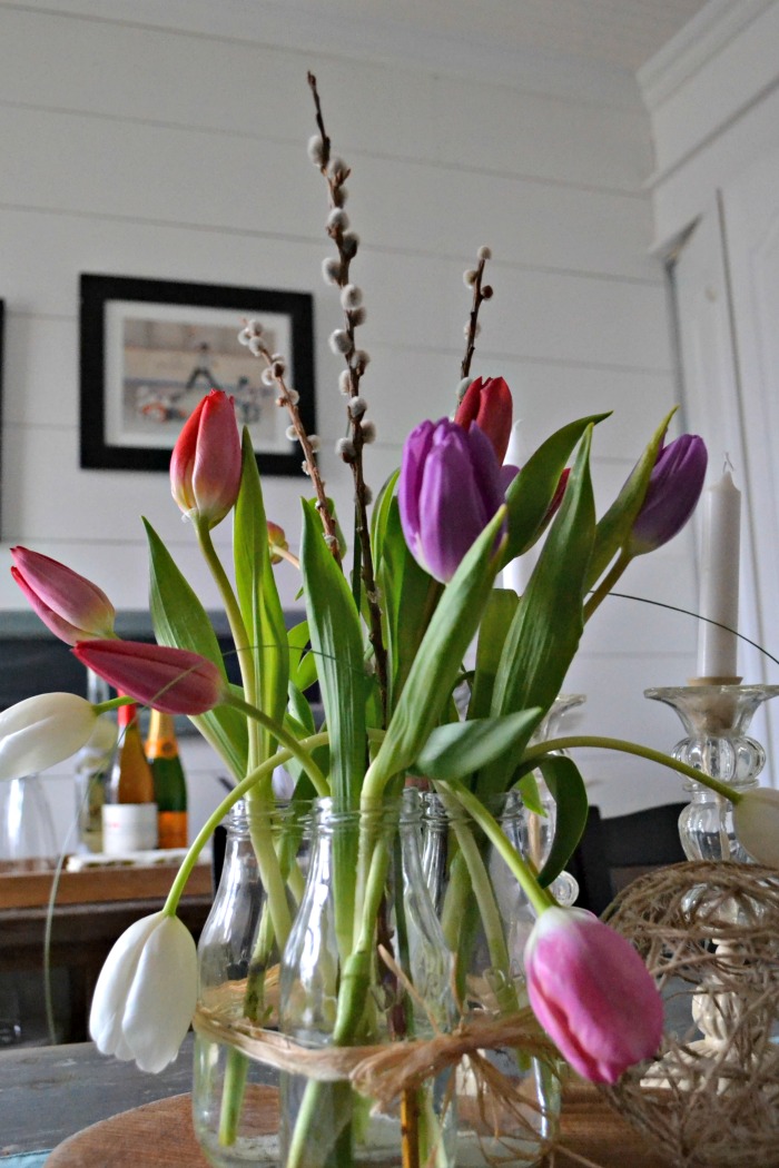 farmhouse style tulip arrangement