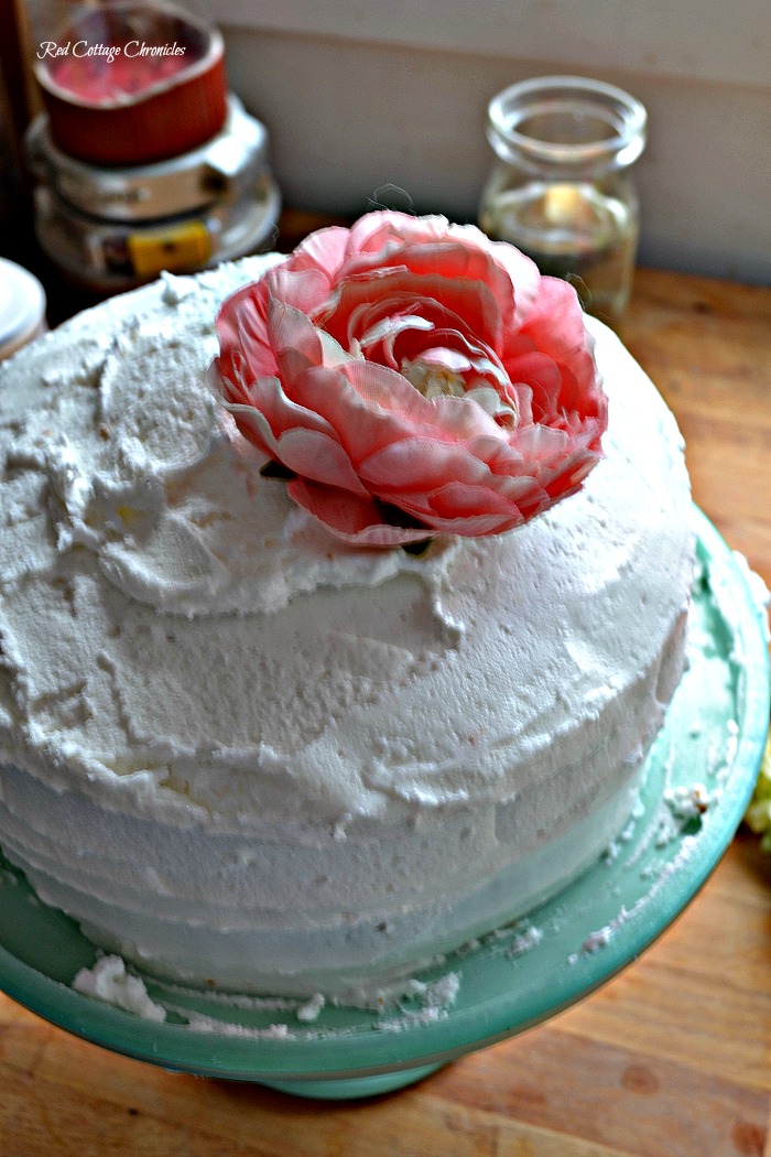 how to decorate a cake with flowers