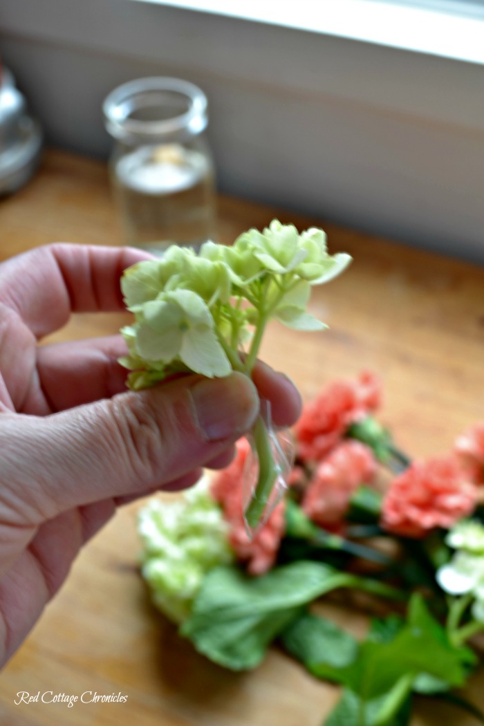 how to decorate a cake with flowers