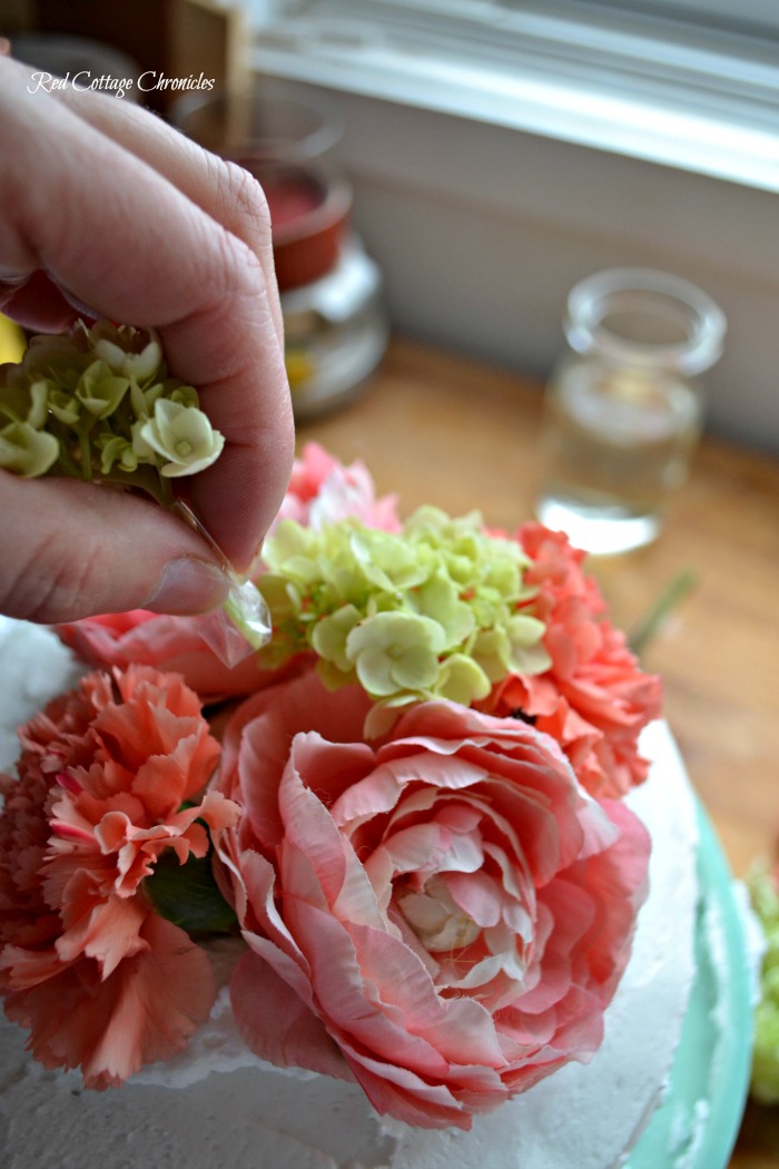 how to decorate a cake with flowers