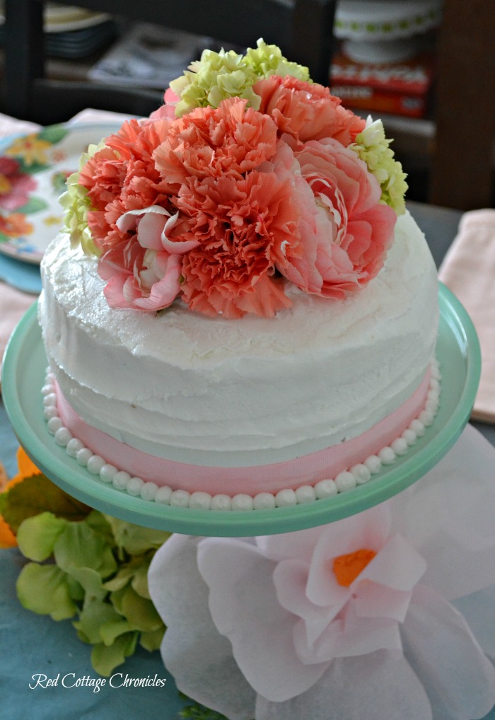 how to decorate a cake with flowers