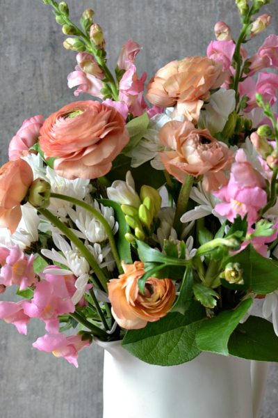 how to arrange spring flowers