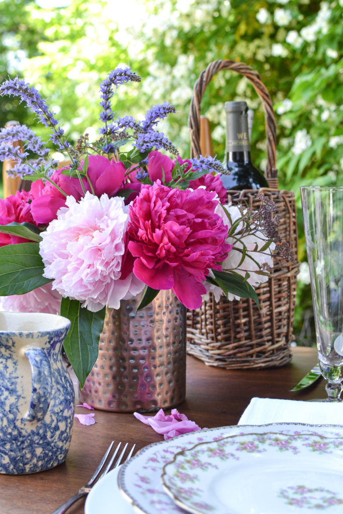 alfresco garden tablescapes