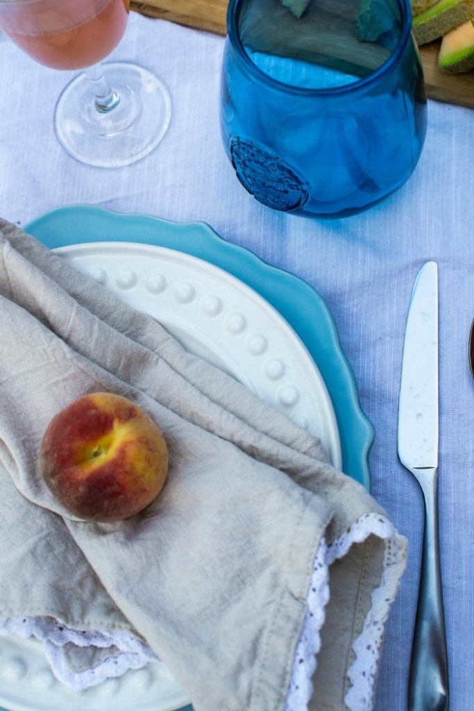 summer entertaining ideas and a peachy summer tablescape