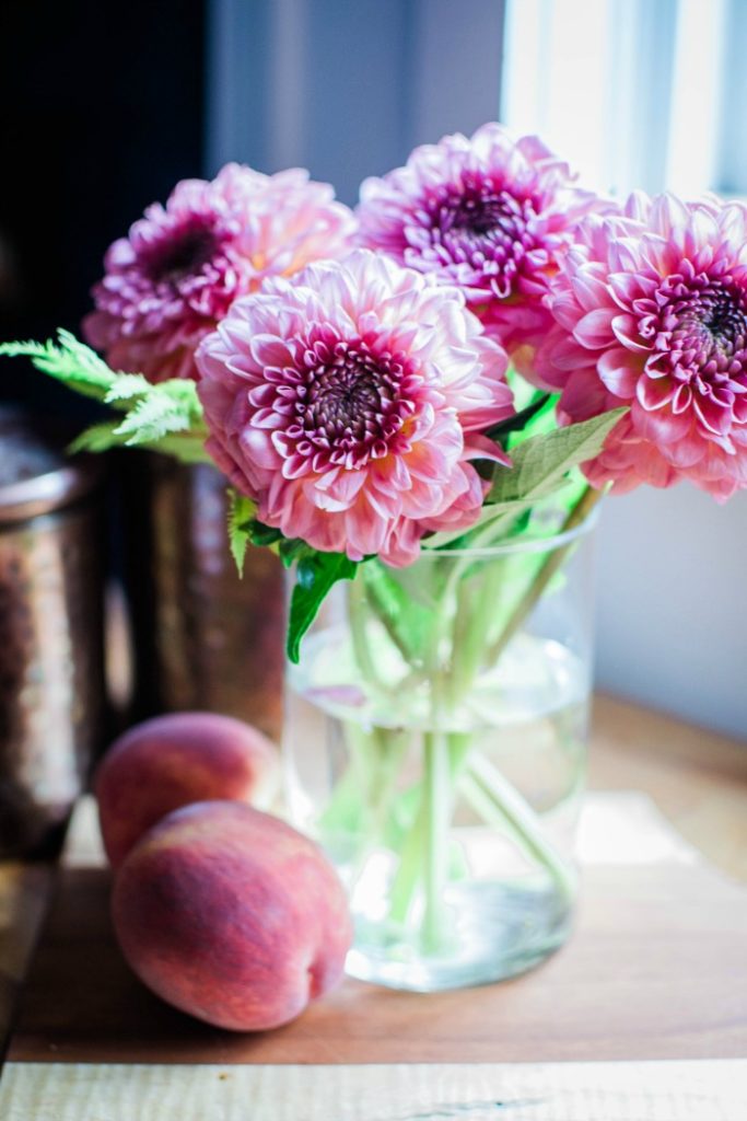 3 easy ways to arrange dahlias