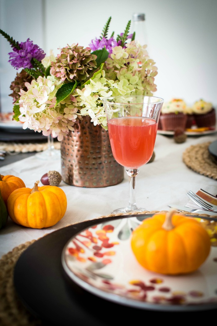 Simple Autumn Tablescape