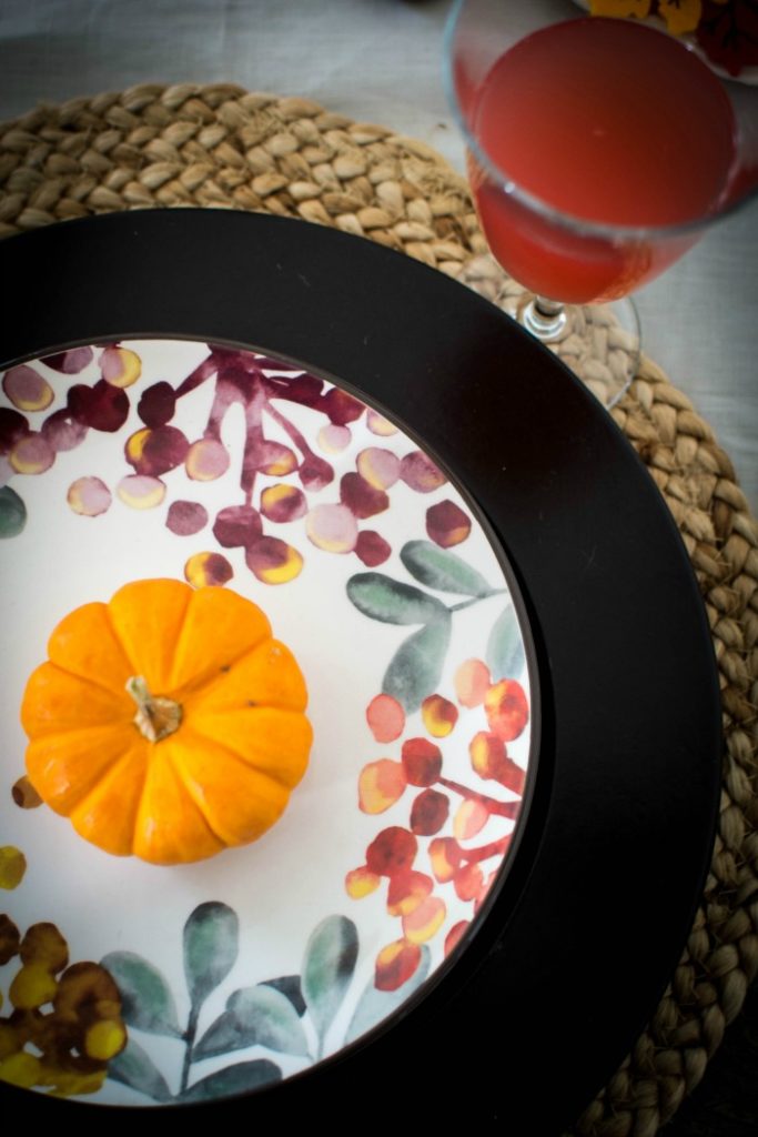 Simple Autumn Tablescape