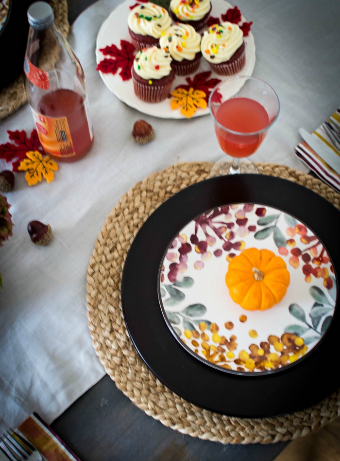 Simple Autumn Tablescape