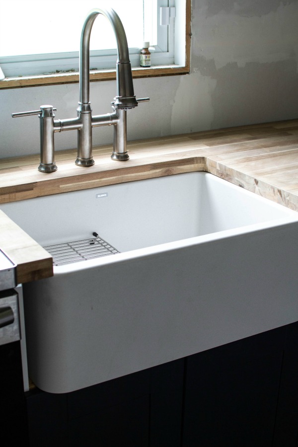 Ikon white farmhouse sink