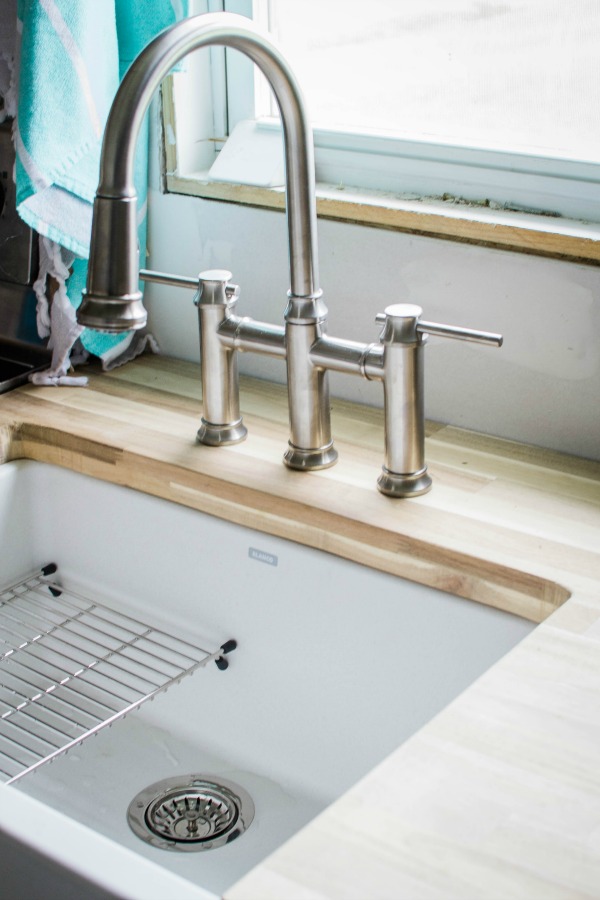 Ikon White Farmhouse Sink