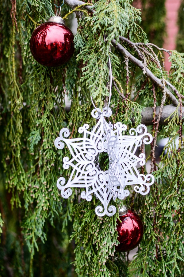 how to make a 3D snowflake ornament