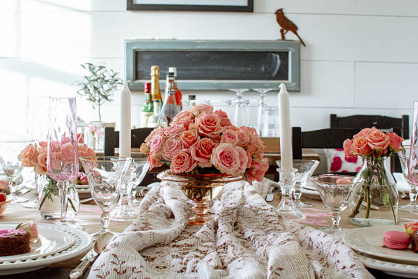 Valentine's Day Table Decor ideas to celebrate with your sweetheart or your best gal pals