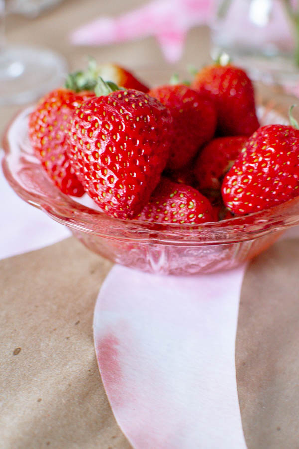 Pretty in pink Valentine's Day Table Decor