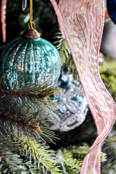 How to Decorate a Victorian Christmas Tree  Red Cottage Chronicles