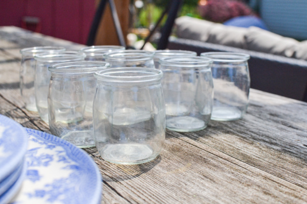 glass yogurt jars make nice tea light holders for outdoor summer parties