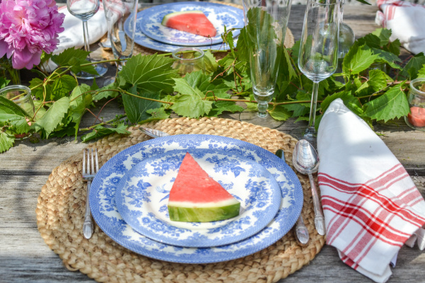 Summer dinner party ideas starting with the table decor