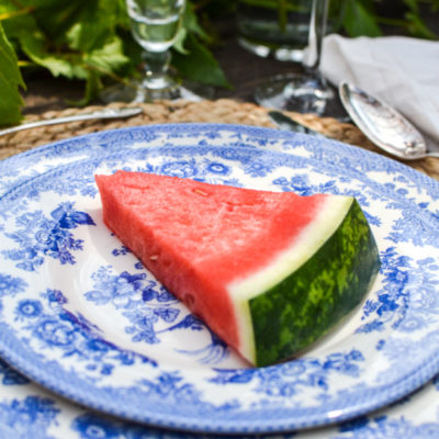 How to Plan the Perfect Summer Dinner Party Tablescape