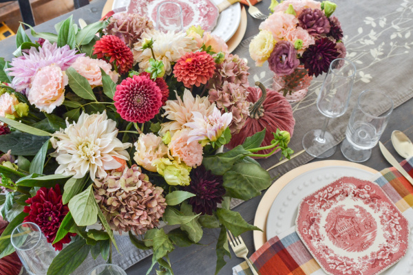 Autumn Table Centrepiece made of pink and cream dahlias