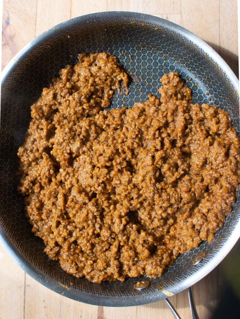 Ground beef that has been cooked and seasoned with taco seasoning mix.
